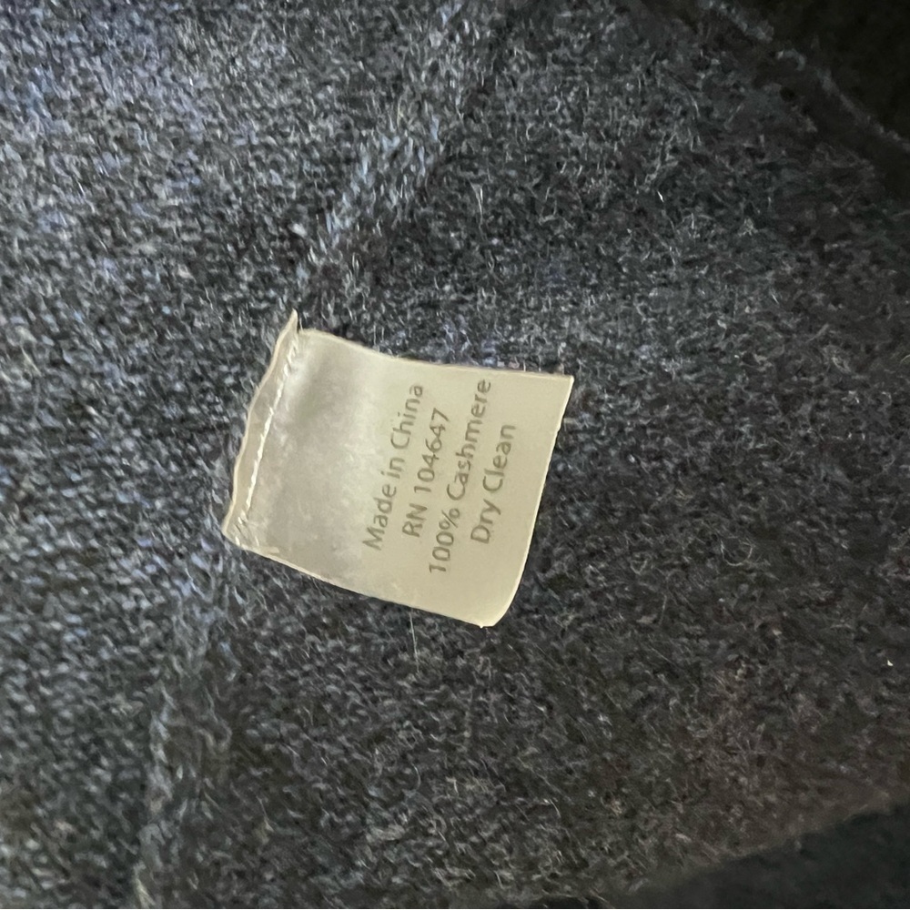 Men's Black and Blue Zip-Up Cashmere Sweater - Picture 3 of 5